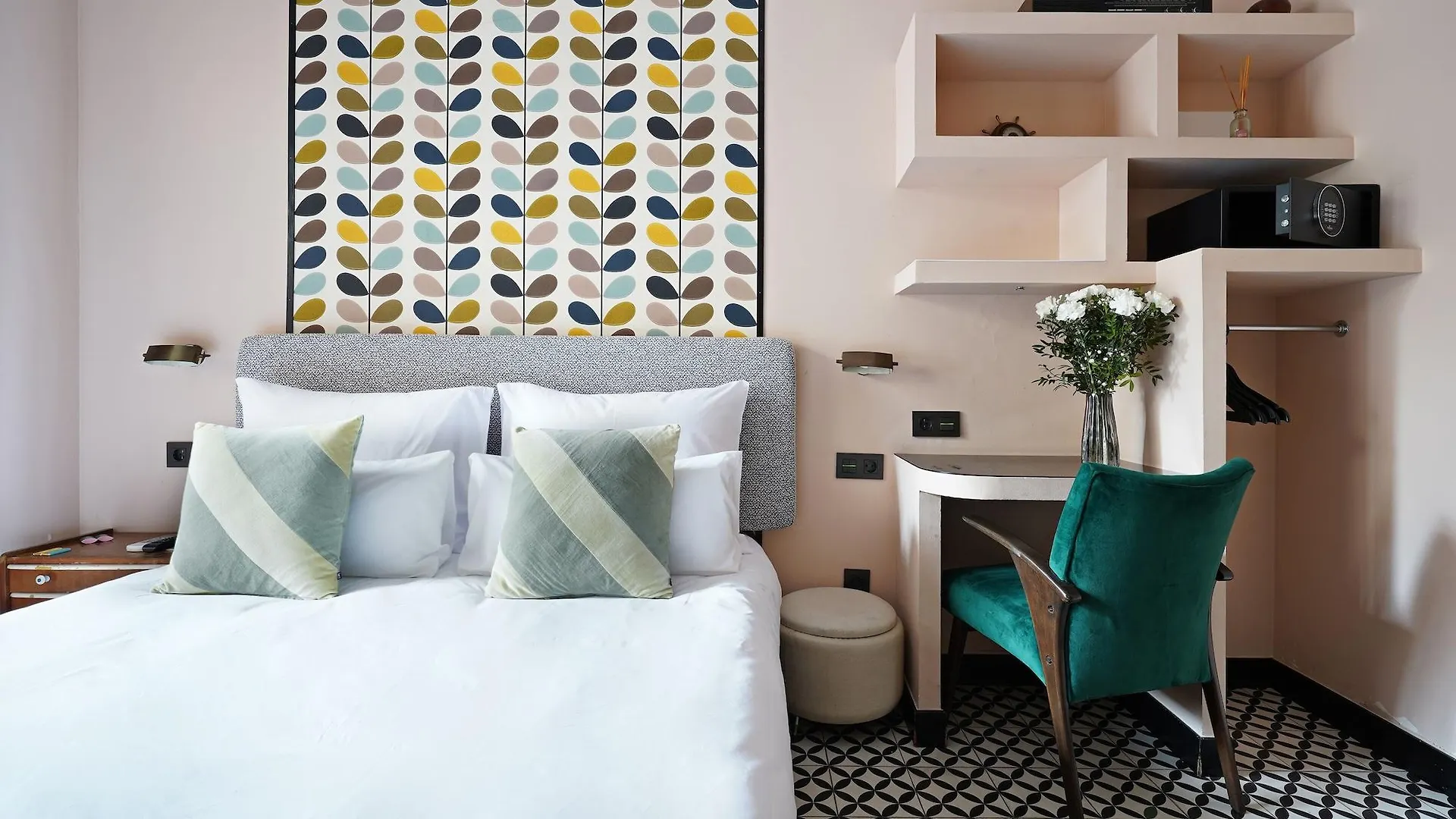 Numa Barcelona Roca Aparthotel 4*,