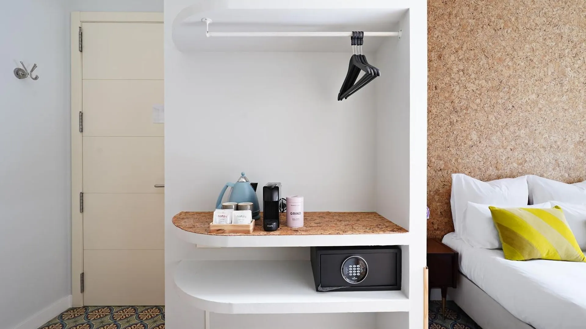 Numa Barcelona Roca Aparthotel