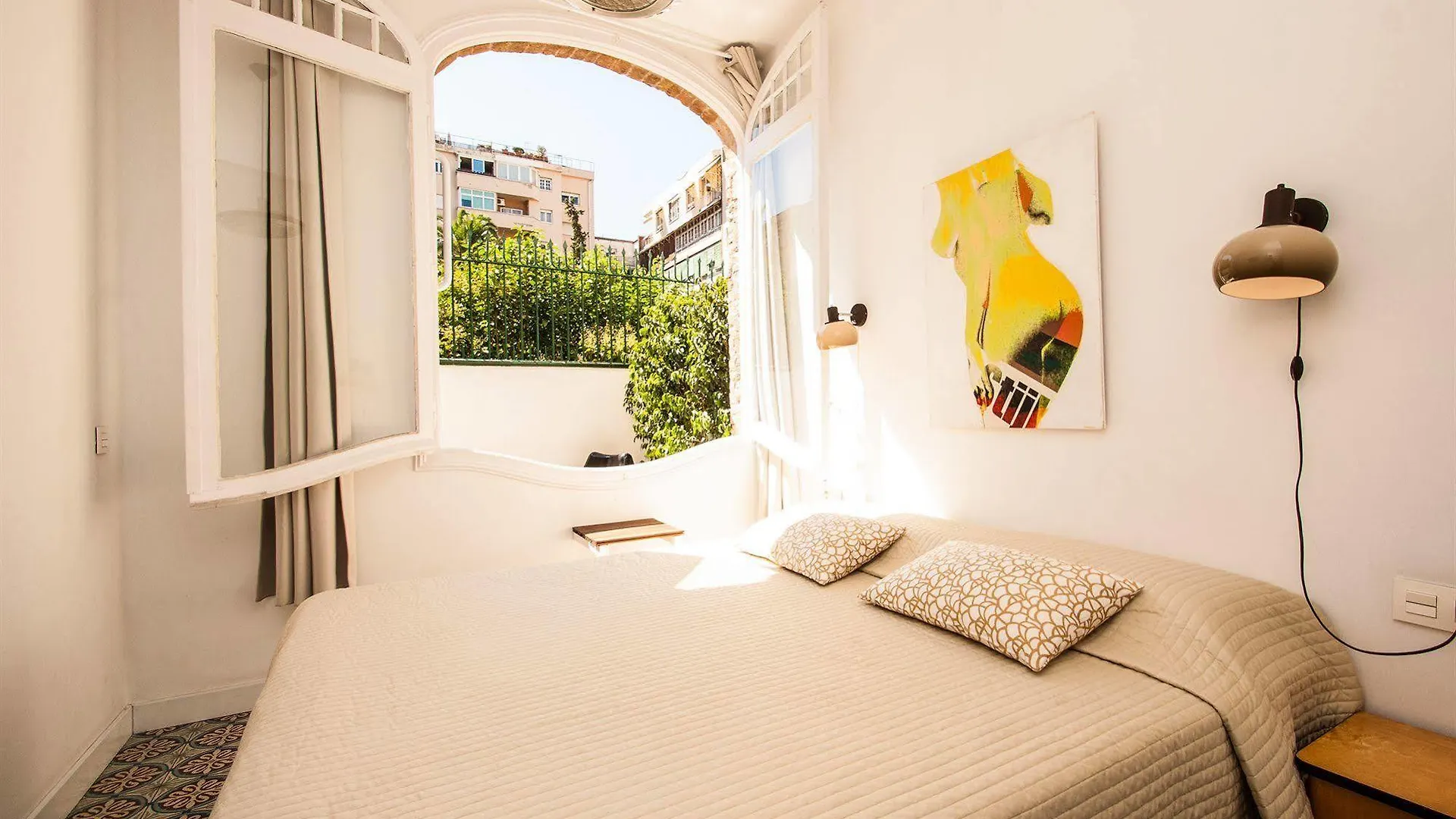 Numa Barcelona Roca Aparthotel 4*,